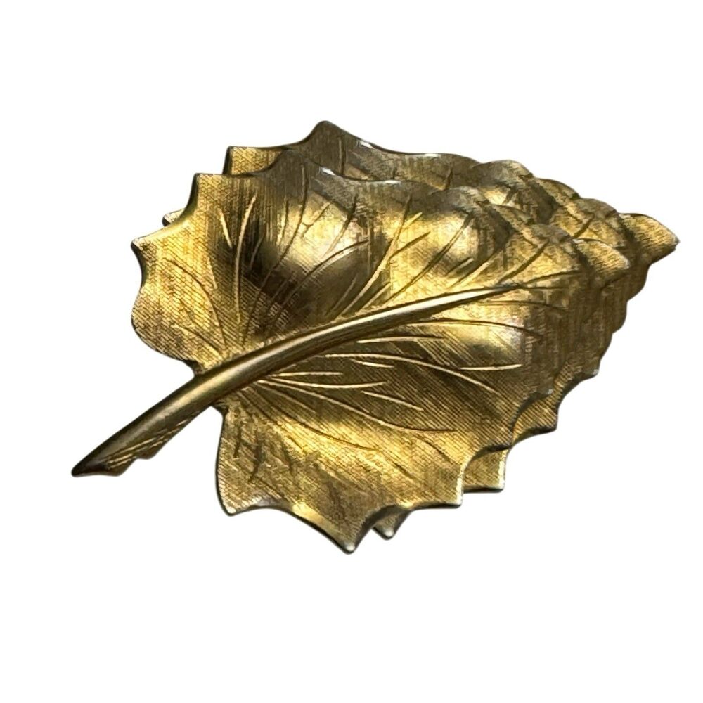 Vintage Goldtone Leaf Brooch – 2 Inches